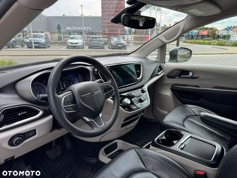 Chrysler Pacifica - 24