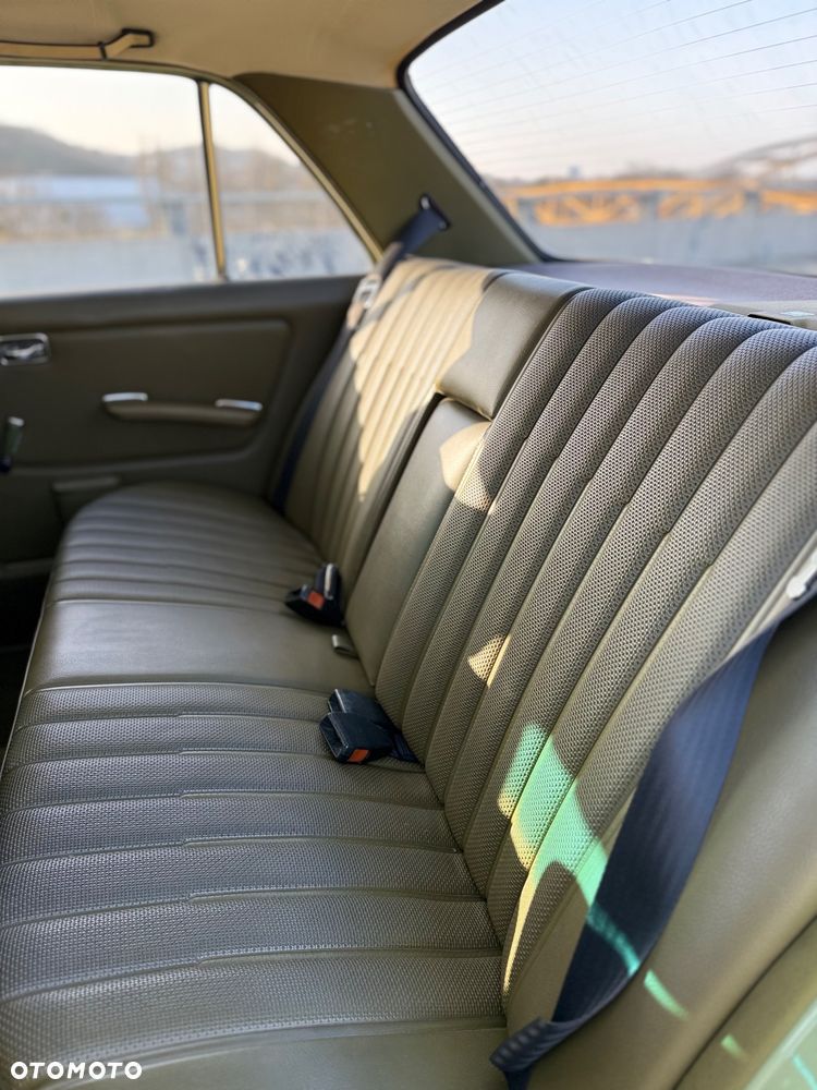 Mercedes-Benz W123 - 23