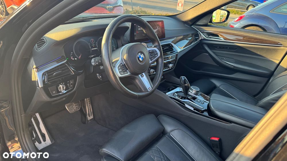 BMW Seria 5 M550i xDrive - 10