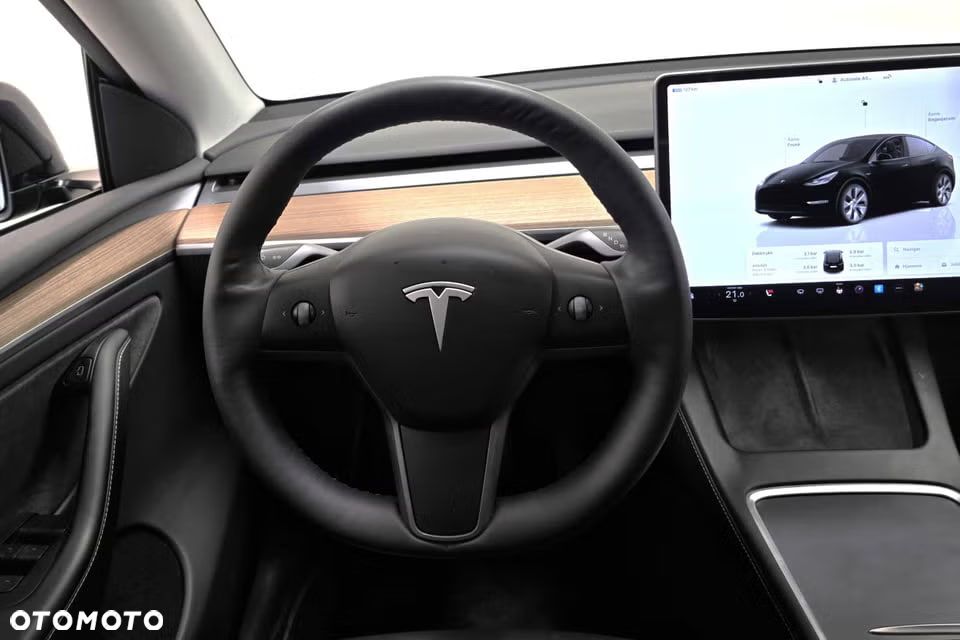 Tesla Model Y Long Range AWD - 12