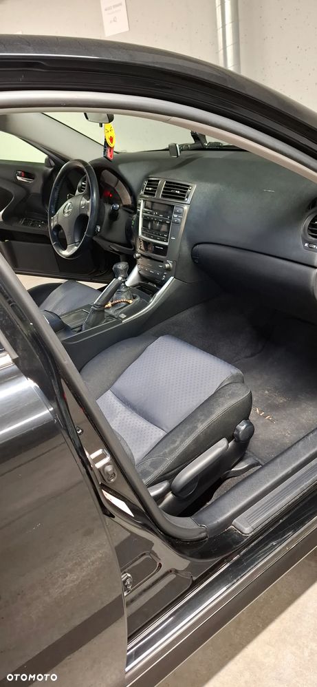 Lexus IS 220 D Prestige - 8