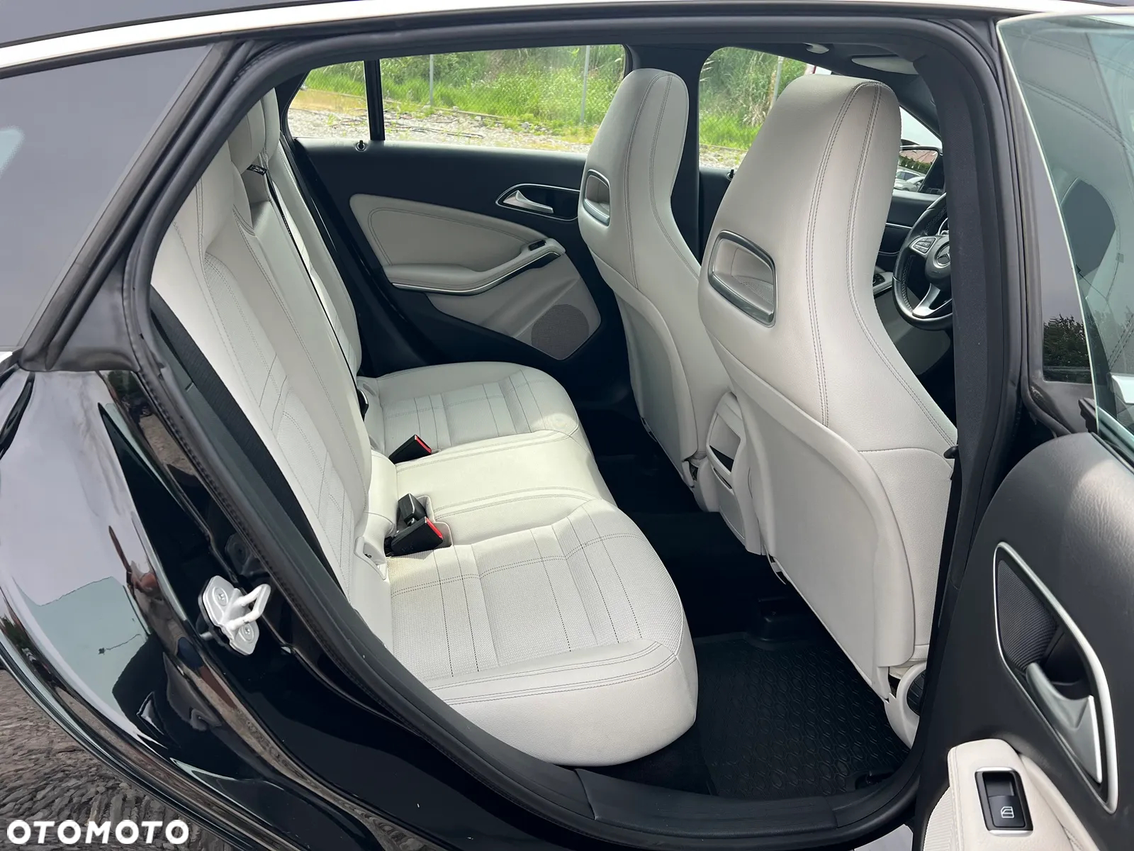 Mercedes-Benz CLA Shooting Brake 180 7G-DCT UrbanStyle Edition - 17