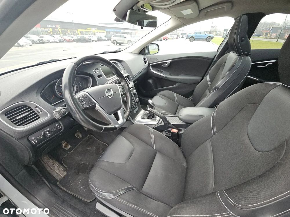 Volvo V40 D2 - 10