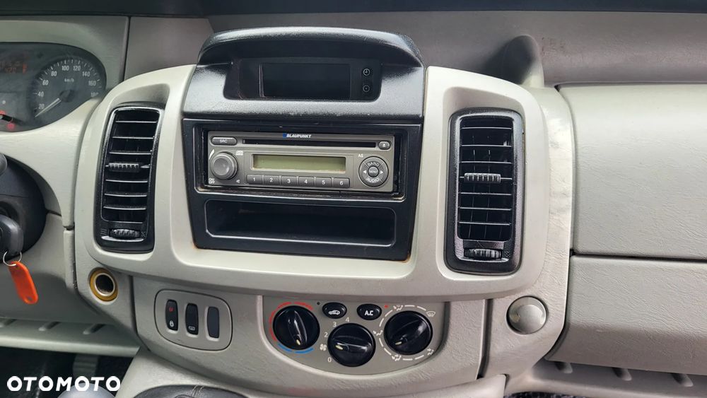 Opel Vivaro - 8