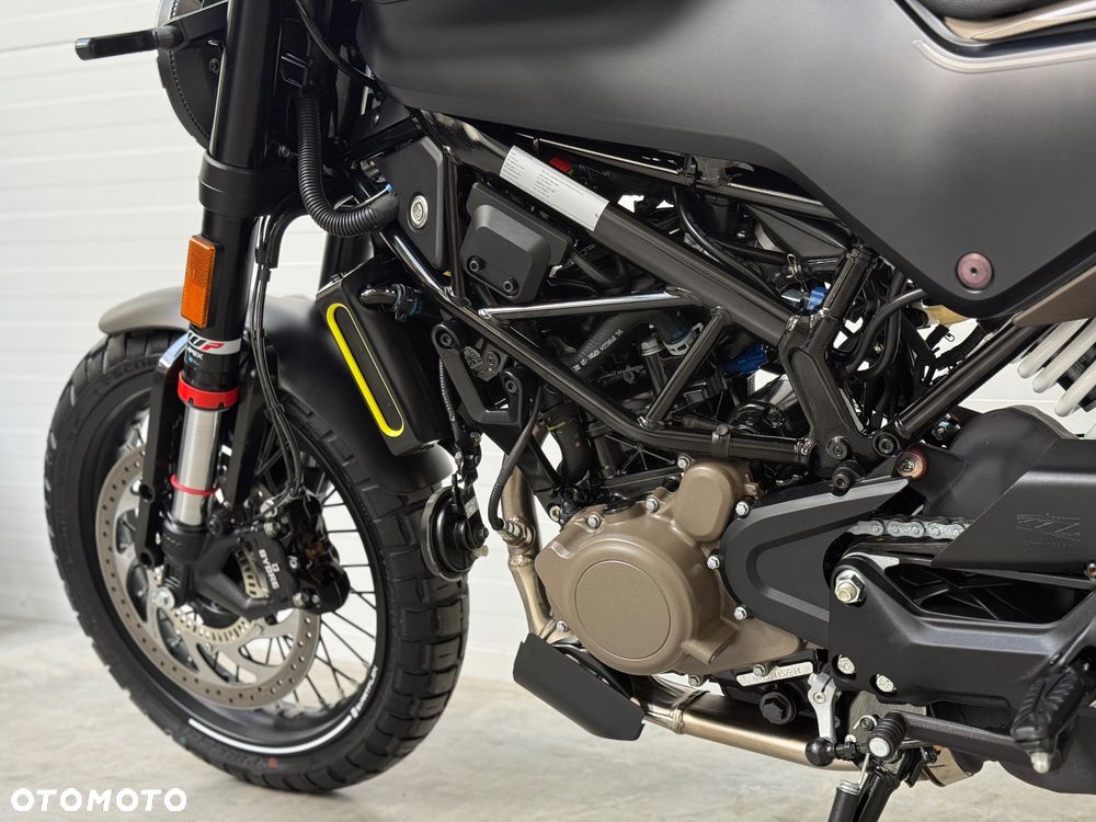 Husqvarna Svartpilen - 34