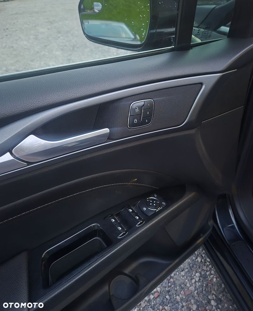 Ford Fusion - 10
