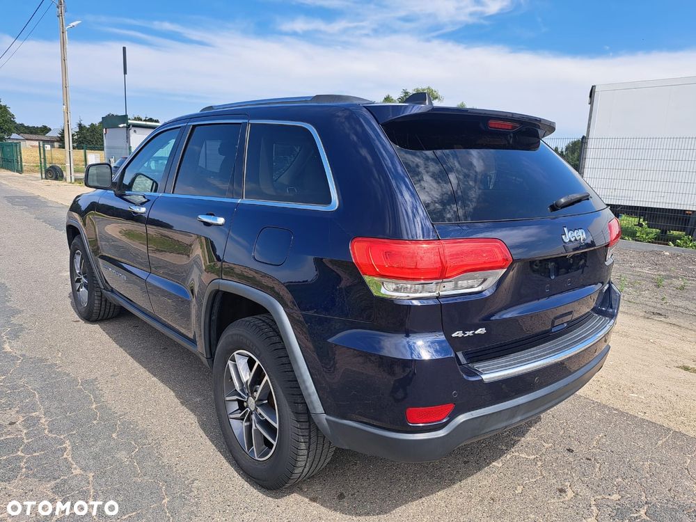 Jeep Grand Cherokee - 12