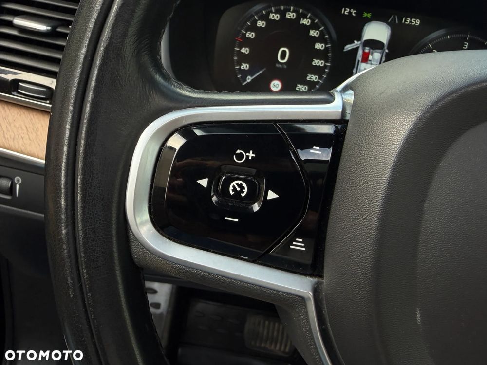 Volvo XC 90 D5 SCR AWD Inscription 7os - 23