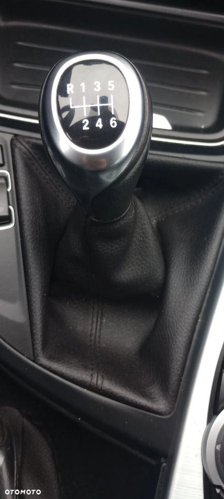 BMW Seria 3 318d DPF Edition Sport - 16