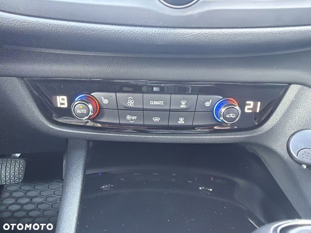 Opel Insignia - 25