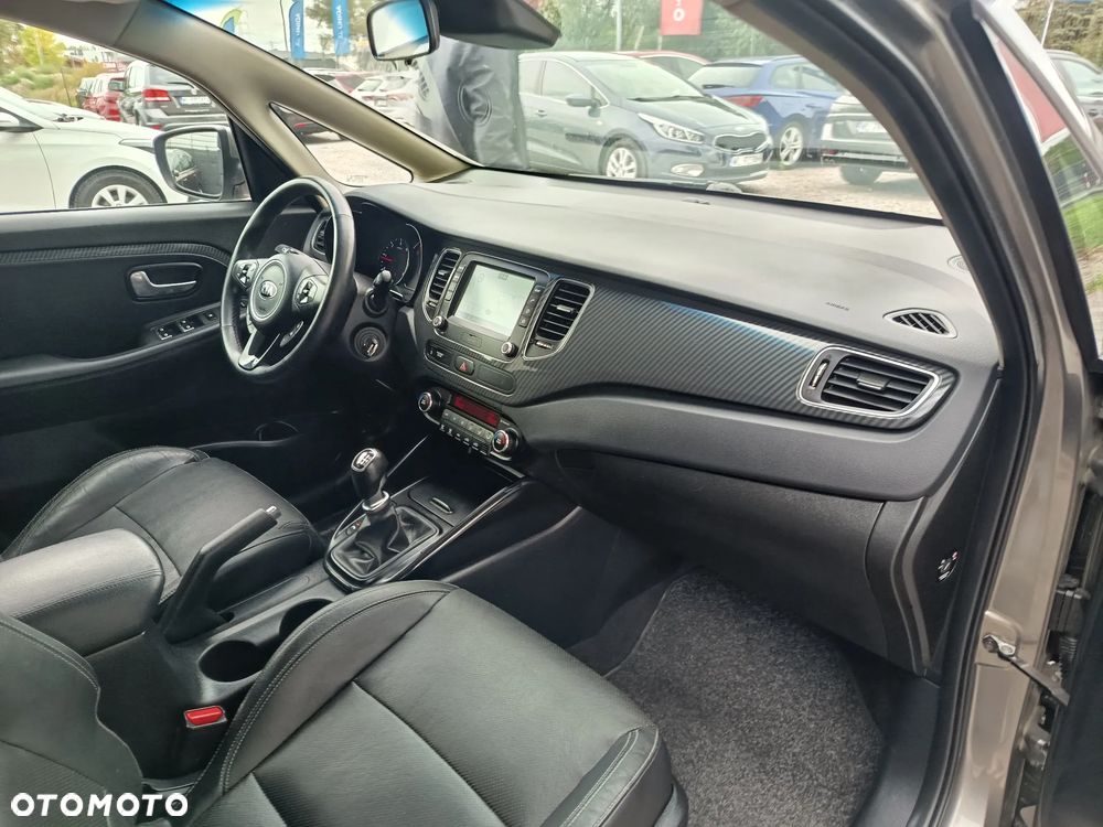 Kia Carens 1.7 CRDi 141 Dream Team Edition - 30