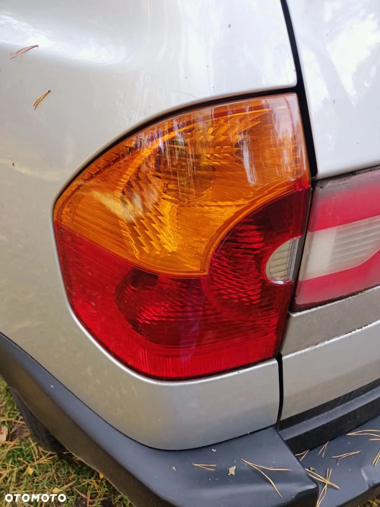 Lampa tył tylna lewa w błotnik pomarańczowa BMW E83 X3 przed Lift