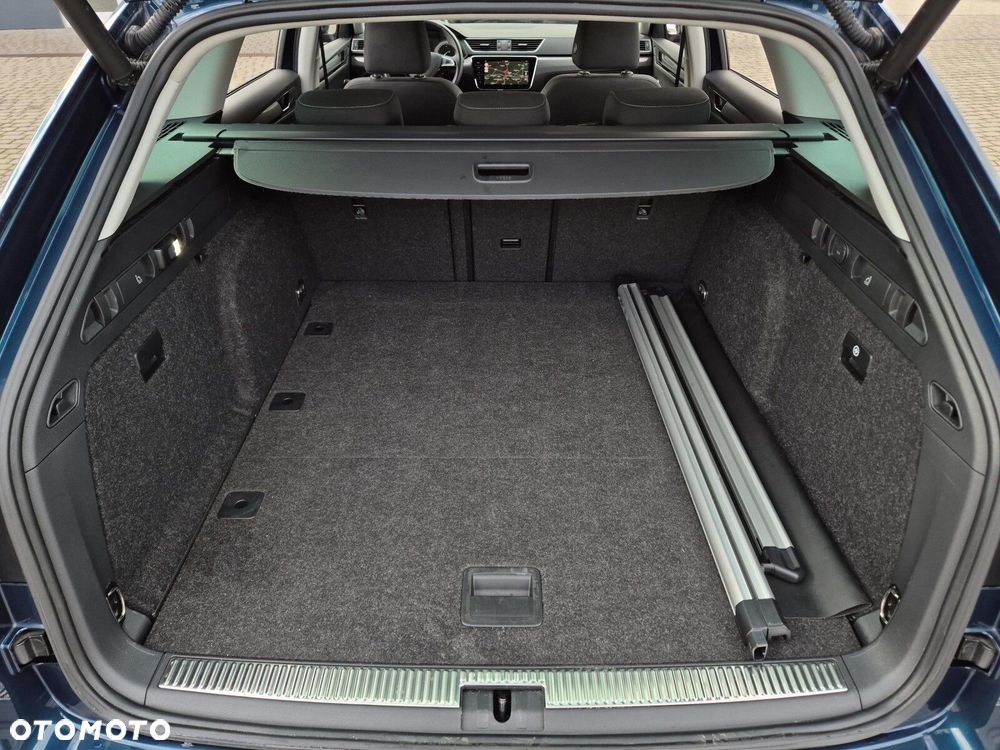 Skoda Superb 2.0 TDI SCR Style DSG - 32