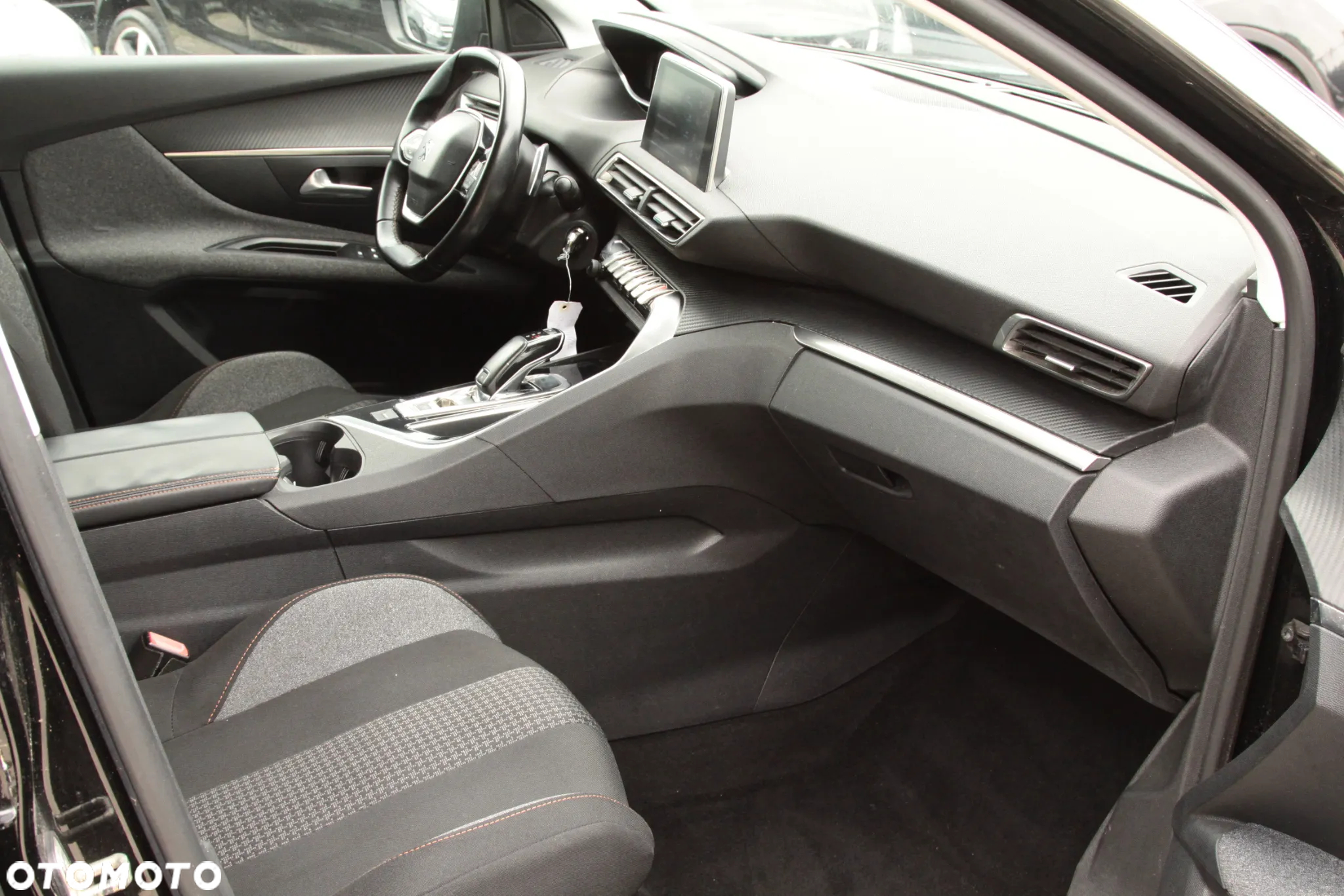 Peugeot 3008 1.6 BlueHDi Active S&S EAT6 - 20