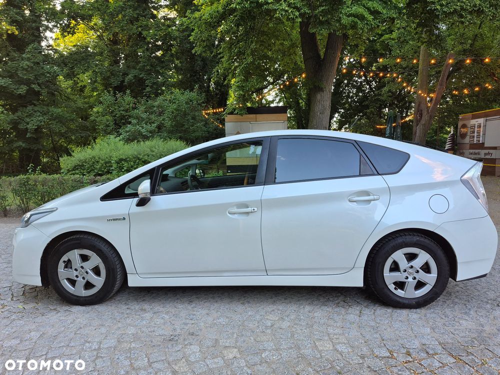 Toyota Prius (Hybrid) Executive - 4