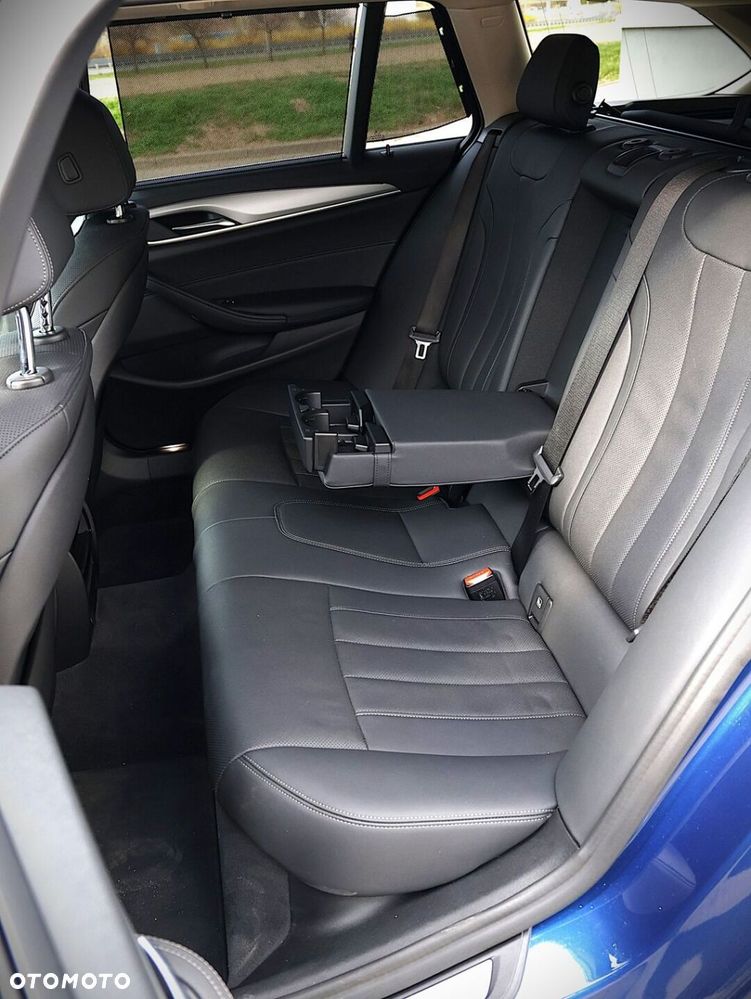 BMW Seria 5 520d xDrive mHEV - 36