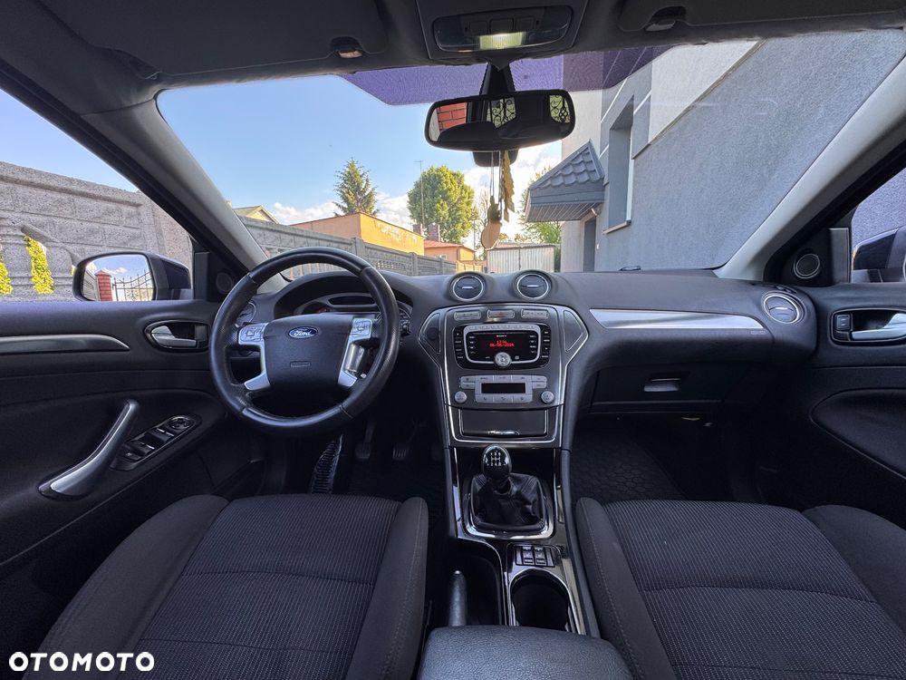 Ford Mondeo 2.0 Ambiente - 12