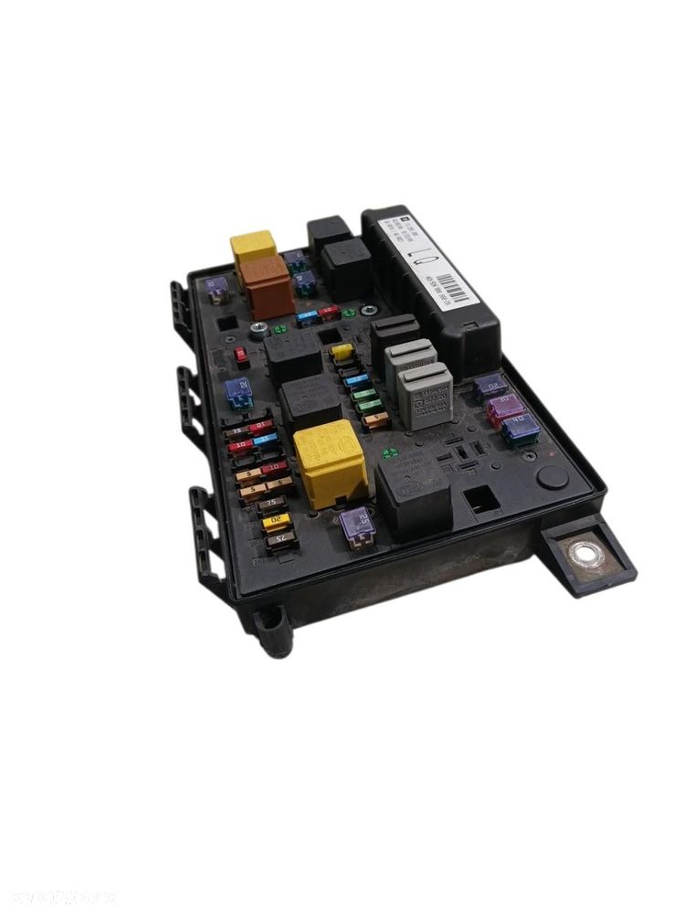 SKRZYNKA BEZPIECZNIKÓW OPEL ZAFIRA B 1.9 CDTI 13268306 5DK008668-39 - 1