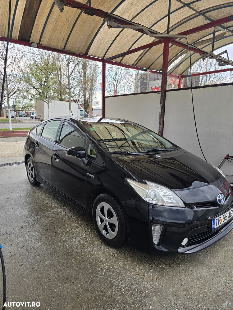 Toyota Prius (Hybrid) - 2