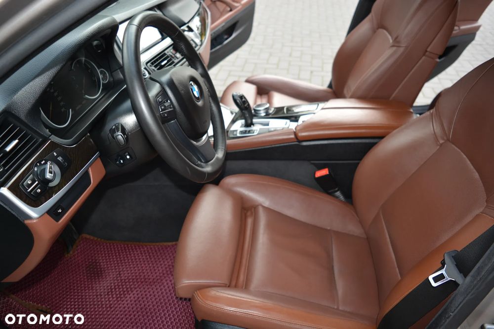 BMW Seria 5 528i xDrive Luxury Line - 24