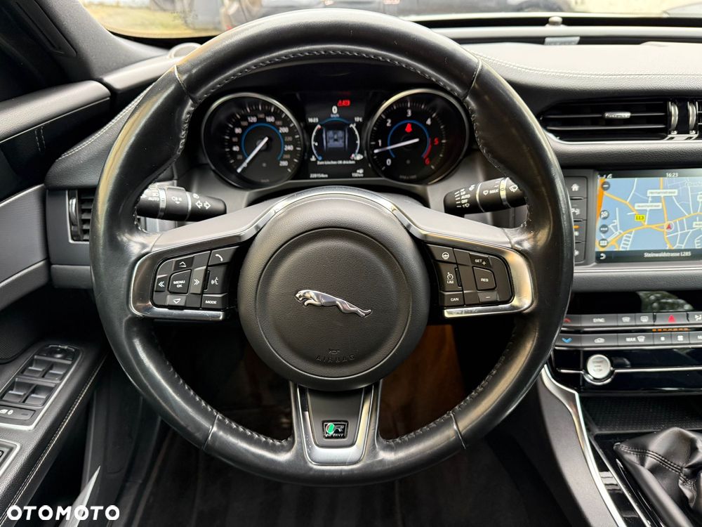 Jaguar XF - 17