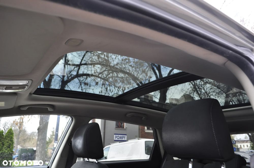 Kia Carens 1.6 GDI Dream Team Edition - 9