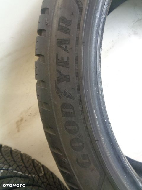 GOODYEAR VECTOR 4 SEASONS GEN-3 225/40R18 92Y - 10