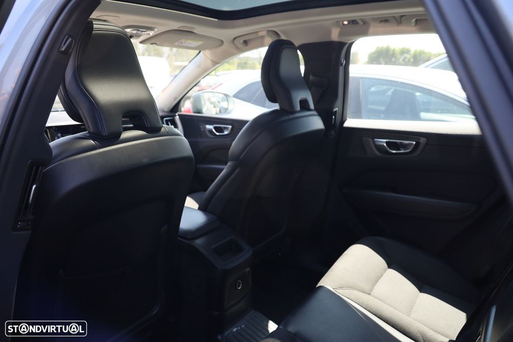 Volvo XC 60 2.0 T8 PHEV Momentum Plus AWD - 10