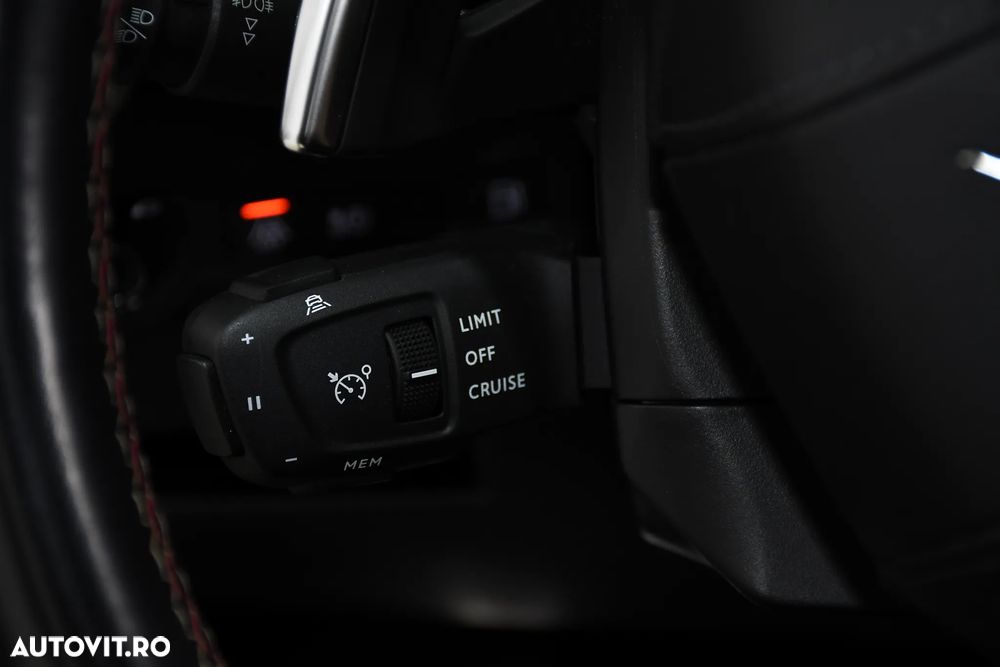 DS Automobiles DS 7 Crossback 1.6 PHeV AWD 300 EAT8 PERFORMANCE LINE + - 29