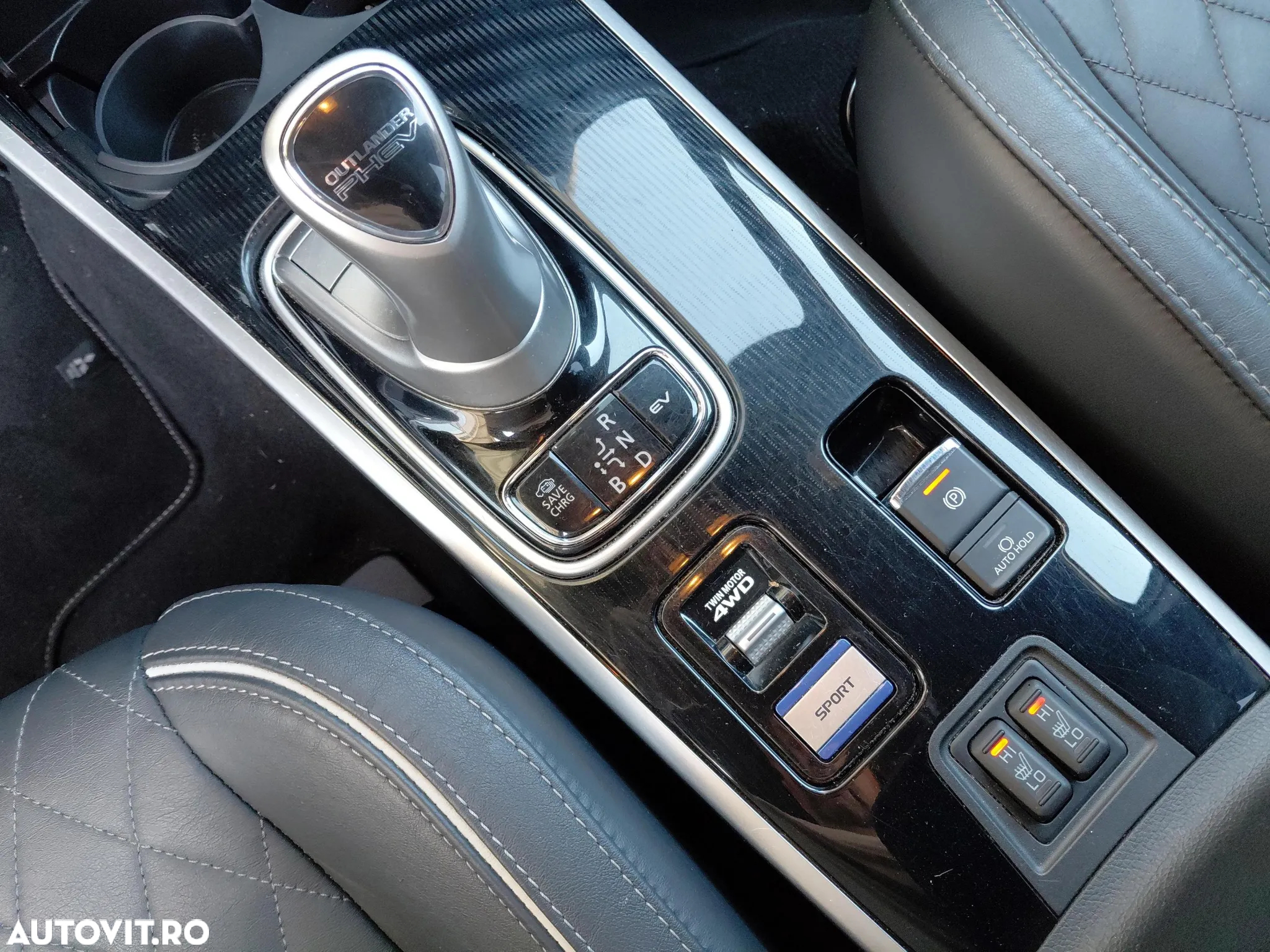 Mitsubishi Outlander 2.4 4WD Plug-In Hybrid Spirit - 24