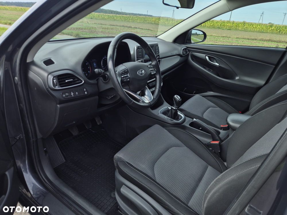 Hyundai i30 1.5 DPI Classic + - 10