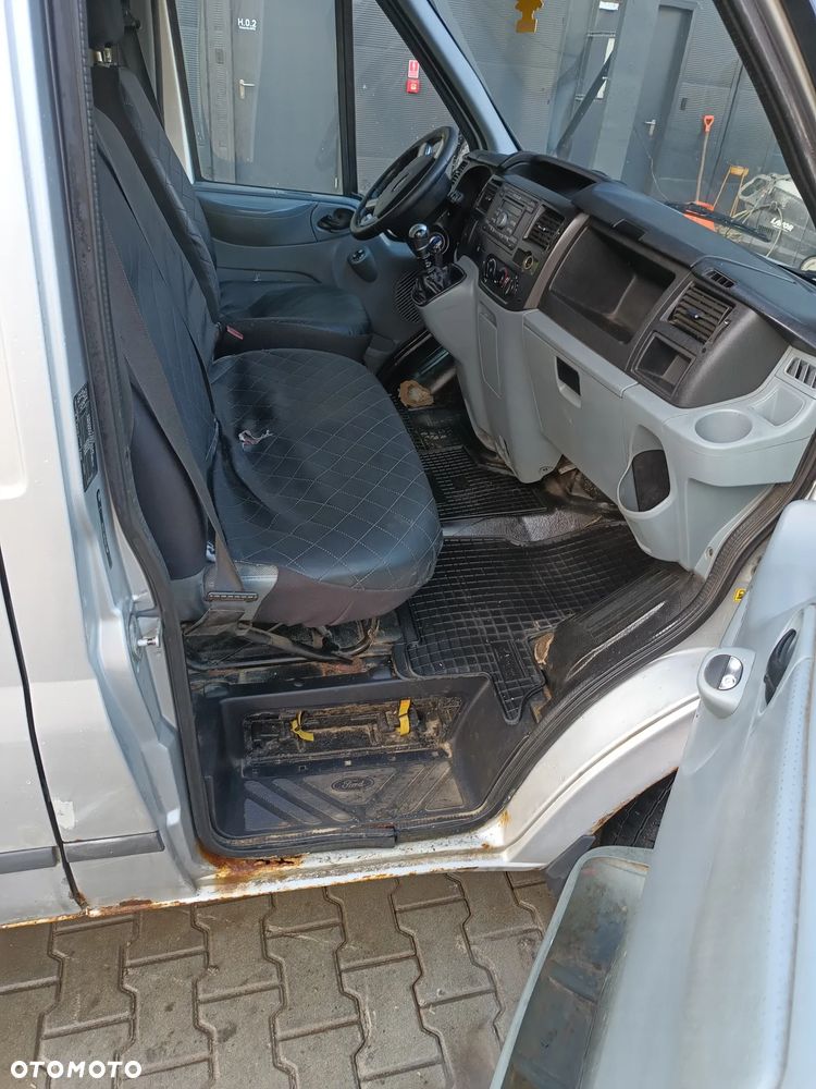 Ford Transit - 12