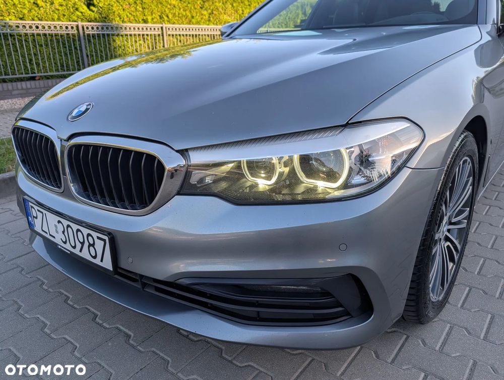 BMW Seria 5 520d Sport Line - 38