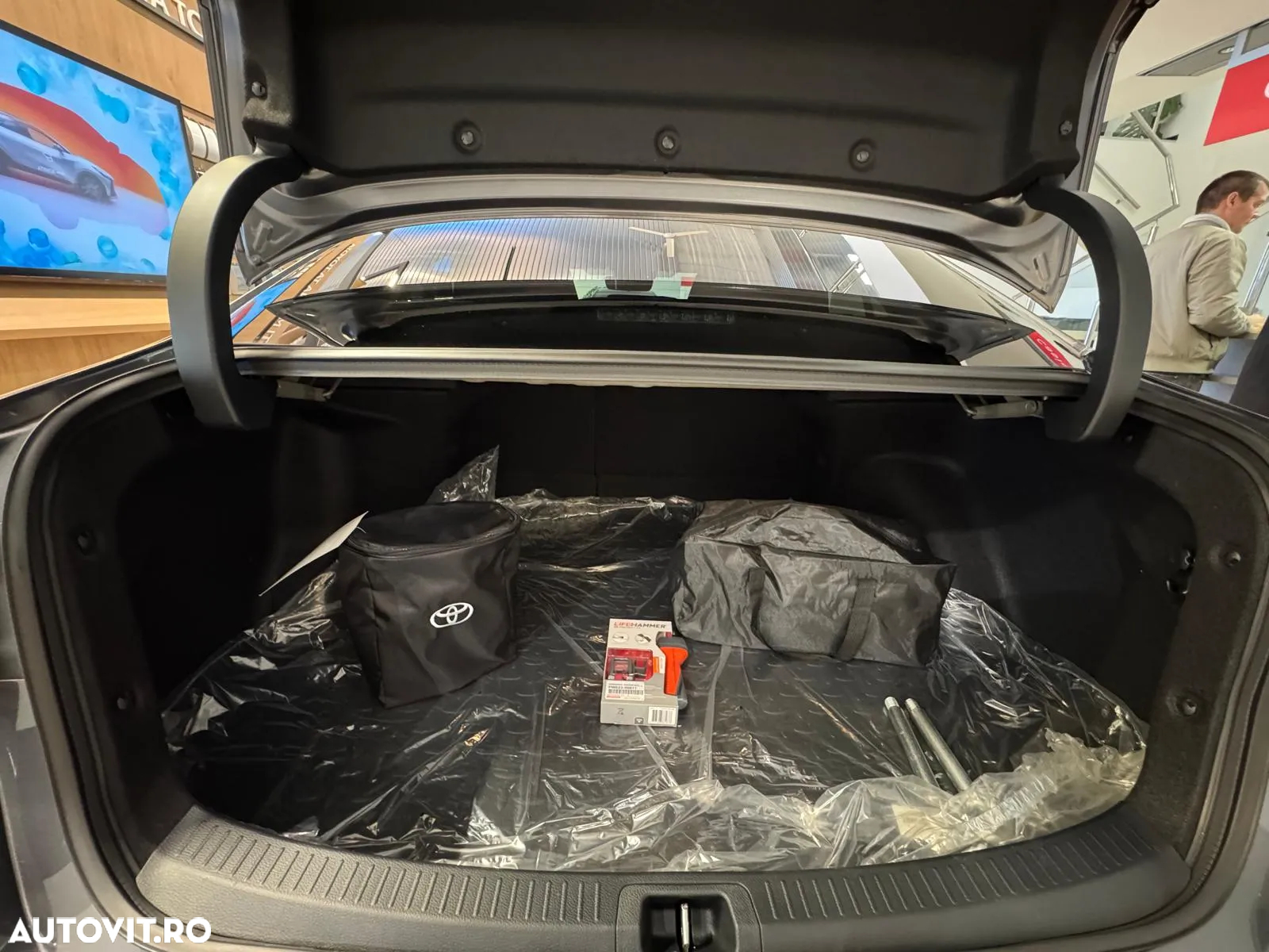Toyota Corolla 1.8 HSD Dynamic - 18