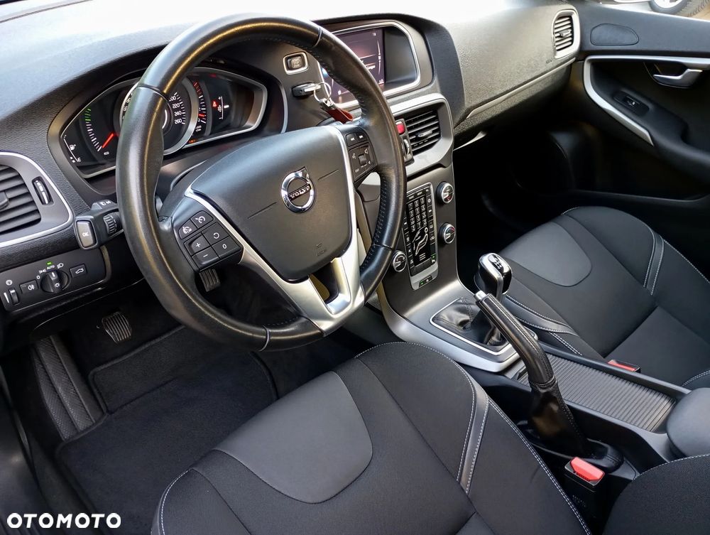 Volvo V40 D2 Drive-E Momentum - 13