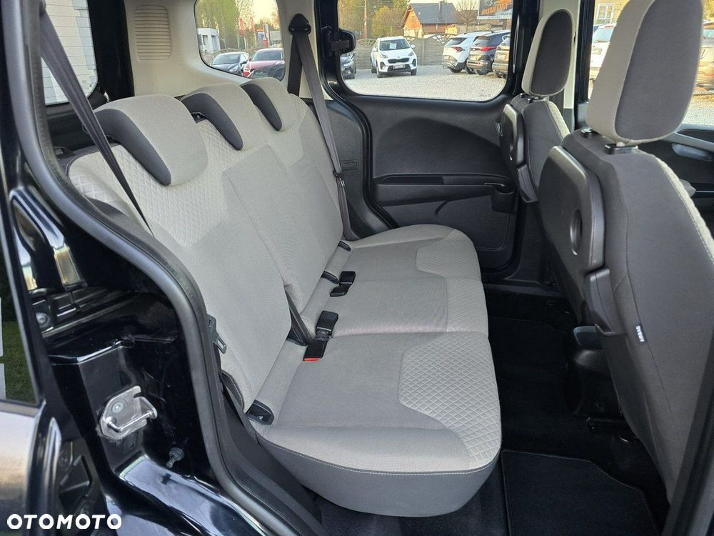 Ford Tourneo Courier - 14