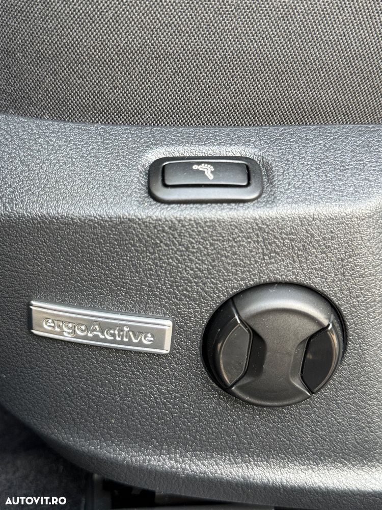 Volkswagen Golf 2.0 BlueTDI Comfortline - 12