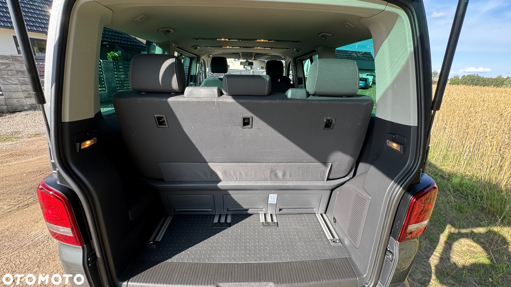 Volkswagen Multivan - 26