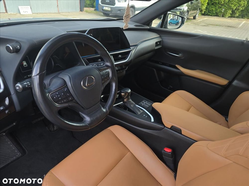 Lexus UX - 10