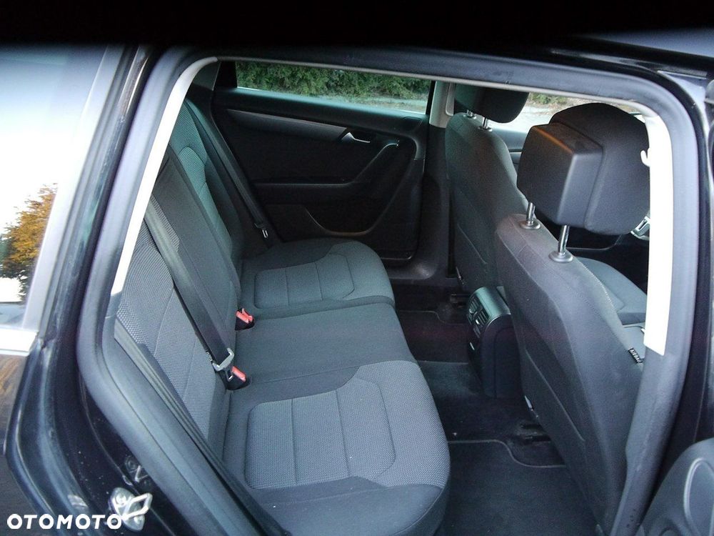 Volkswagen Passat - 31