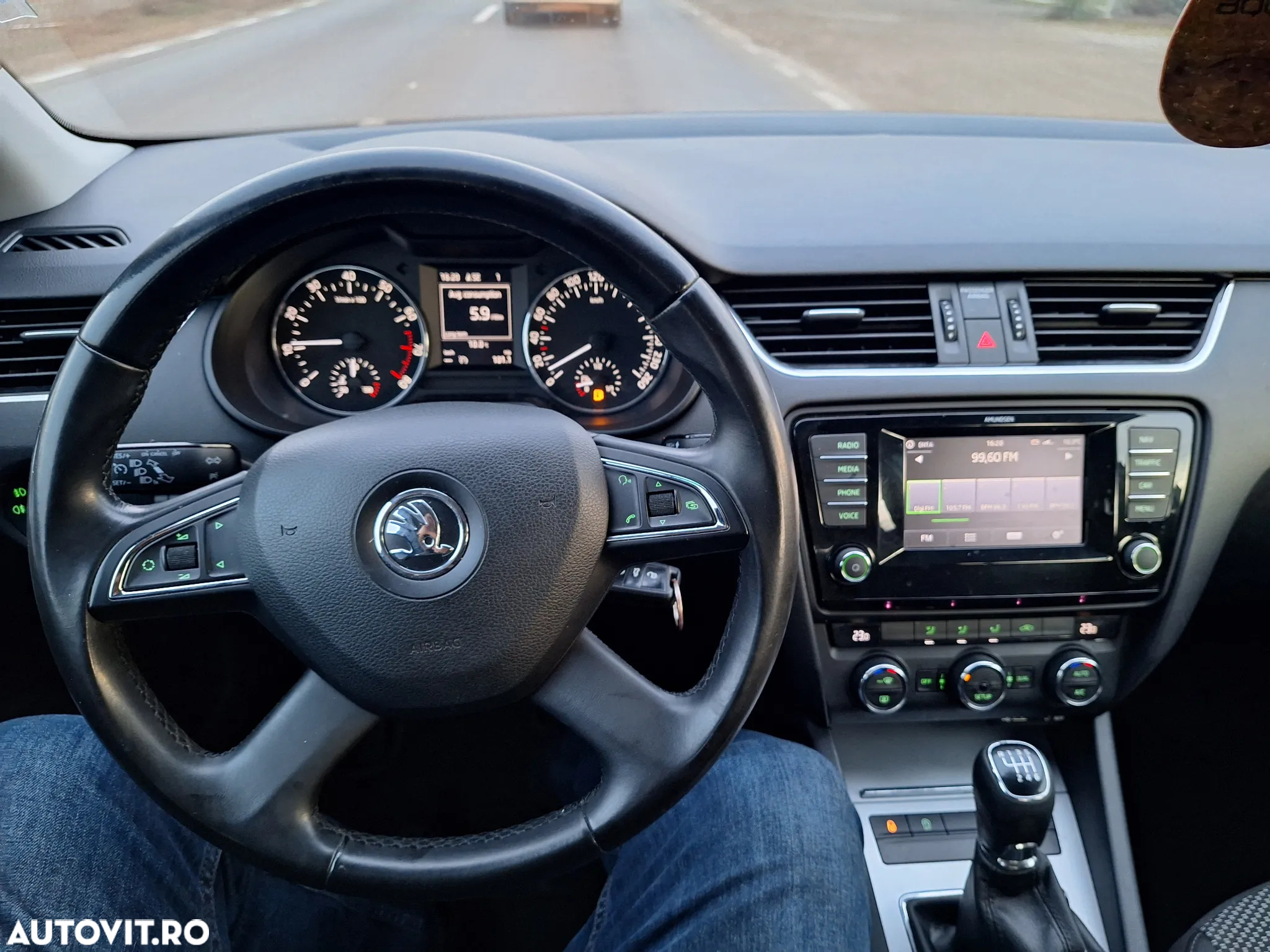Skoda Octavia 1.4 TSI ELEGANCE - 9