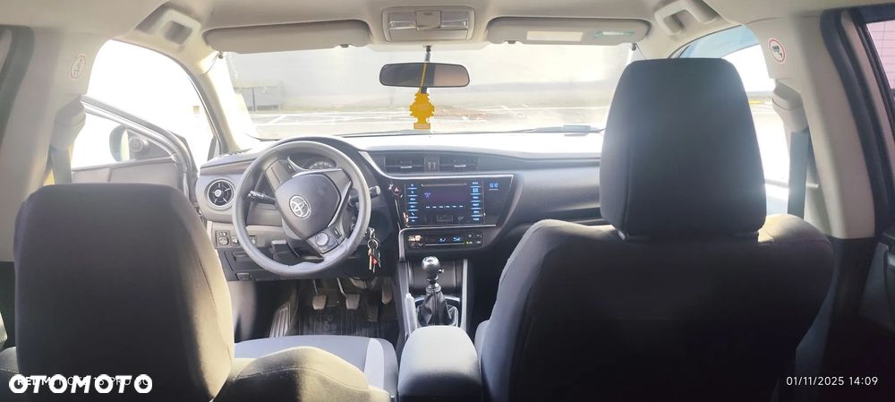 Toyota Auris - 13