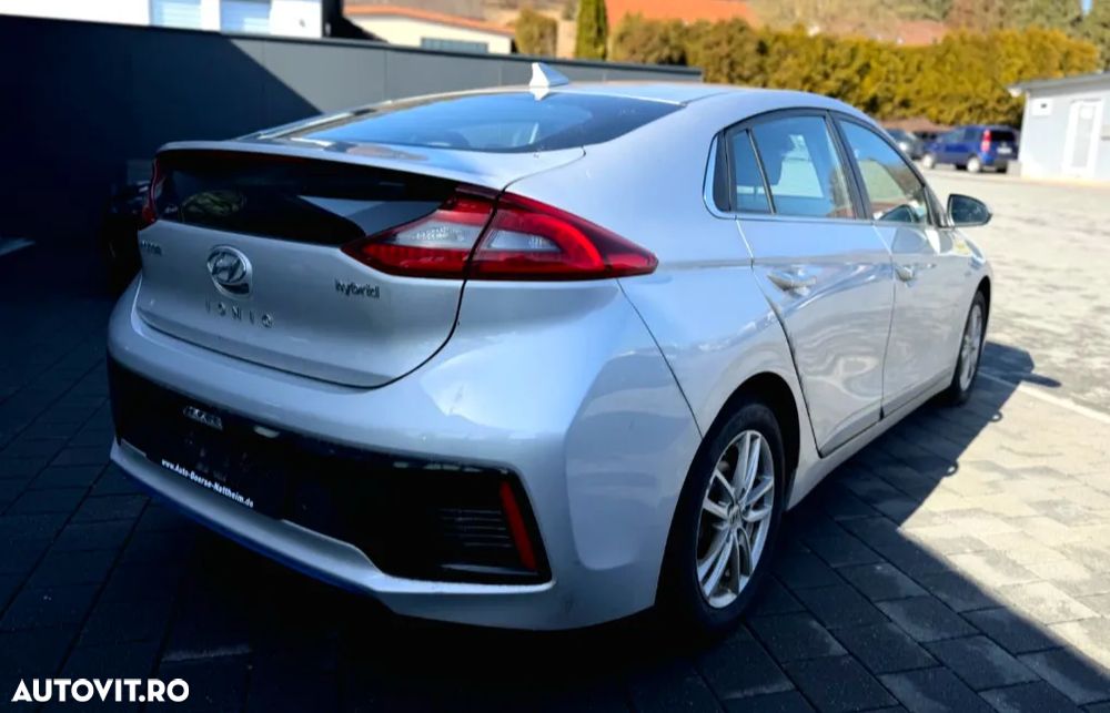 Hyundai IONIQ 1.6 GDI Premium - 4