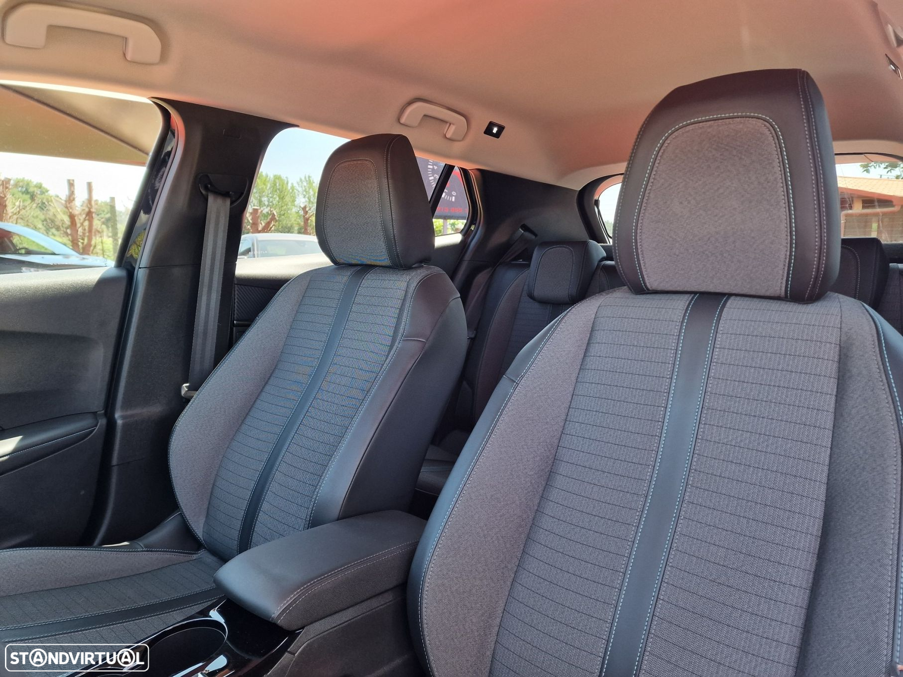 Peugeot 2008 1.5 BlueHDi Allure EAT8 - 9