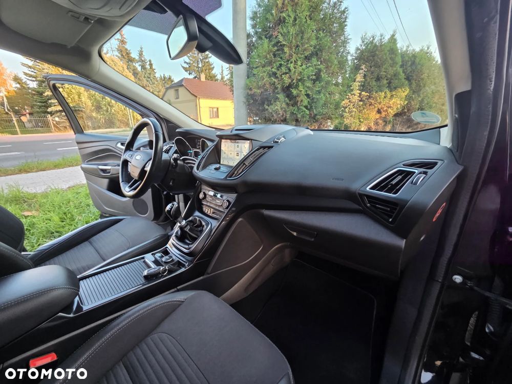 Ford Kuga 2.0 TDCi 2x4 Titanium - 35