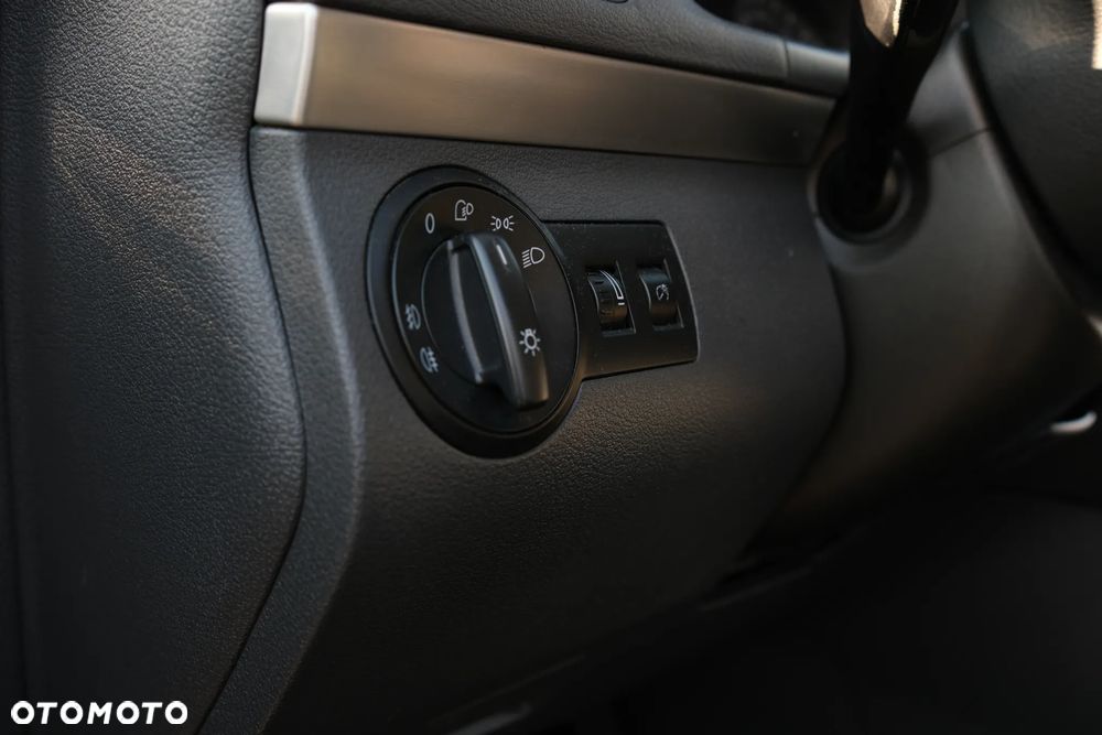 Volkswagen Touran 2.0 TDI DPF Highline - 33