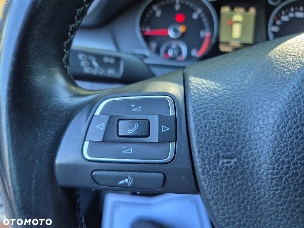 Volkswagen Passat 2.0 TDI Highline - 15