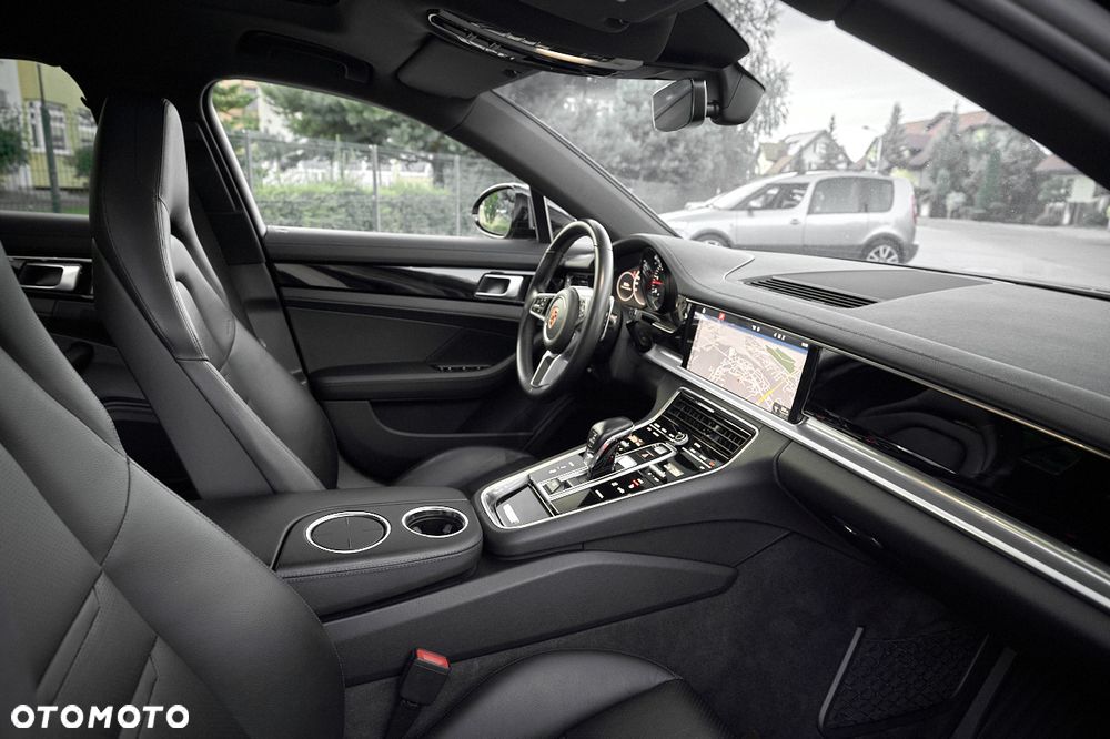 Porsche Panamera 4S - 32