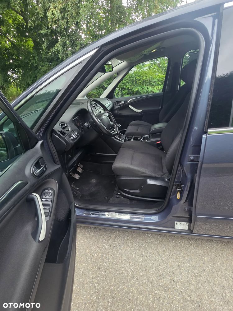 Ford S-Max - 11