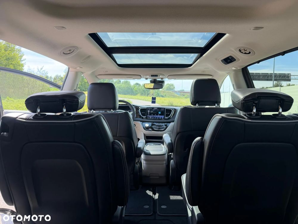 Chrysler Pacifica - 10